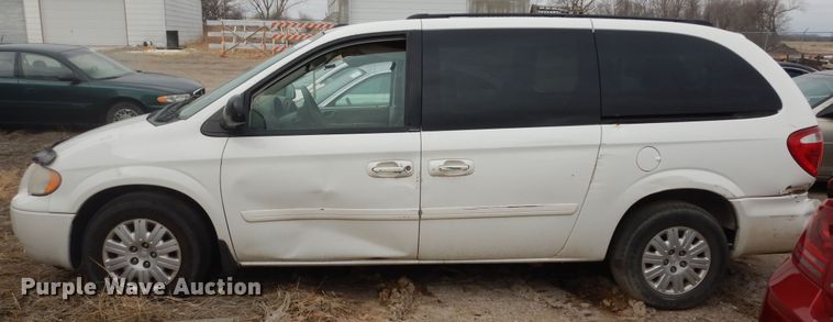 image for item DK7656 2005 Chrysler Town & Country LX  van