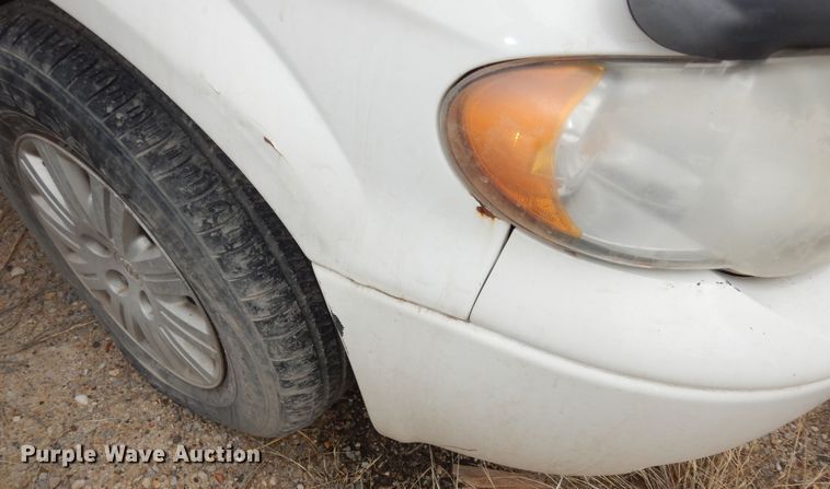 image for item DK7656 2005 Chrysler Town & Country LX  van