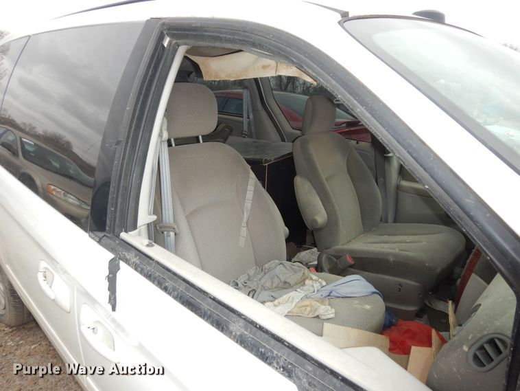 image for item DK7656 2005 Chrysler Town & Country LX  van