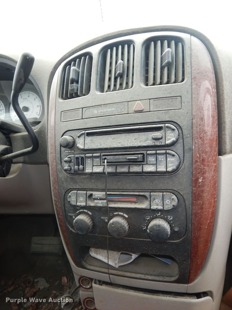 image for item DK7656 2005 Chrysler Town & Country LX  van