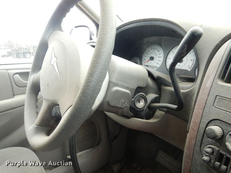 image for item DK7656 2005 Chrysler Town & Country LX  van
