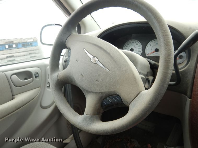 image for item DK7656 2005 Chrysler Town & Country LX  van