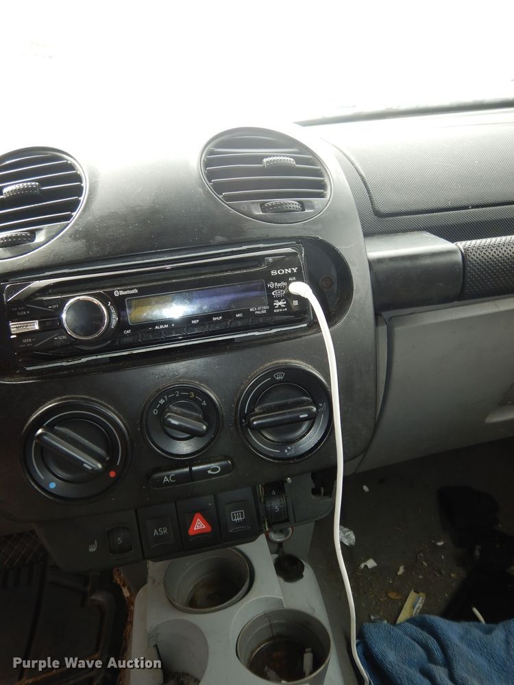 image for item DK7661 2000 Volkswagen New Beetle GLX