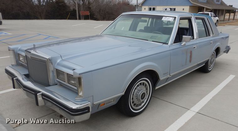 image for item DK7665 1983 Lincoln Town Car