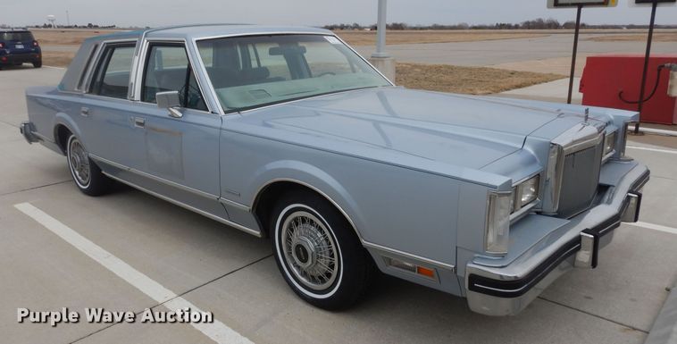 image for item DK7665 1983 Lincoln Town Car