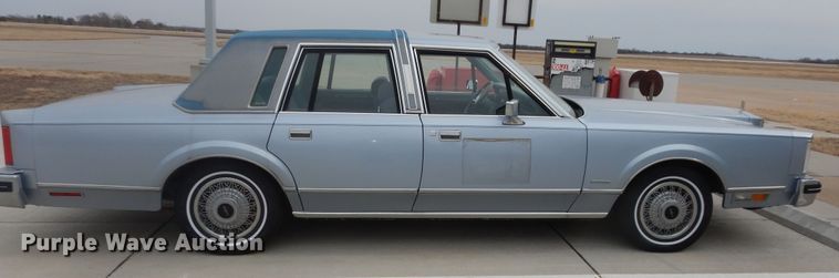 image for item DK7665 1983 Lincoln Town Car