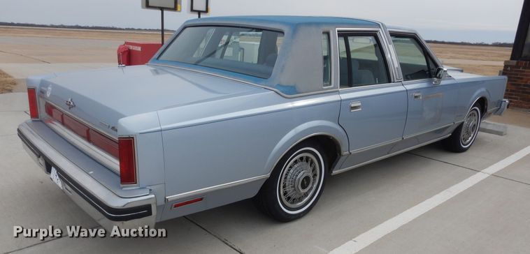 image for item DK7665 1983 Lincoln Town Car