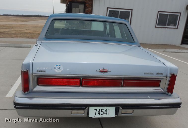 image for item DK7665 1983 Lincoln Town Car