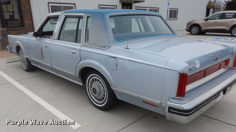 image for item DK7665 1983 Lincoln Town Car