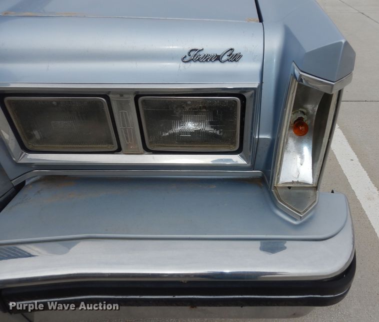 image for item DK7665 1983 Lincoln Town Car