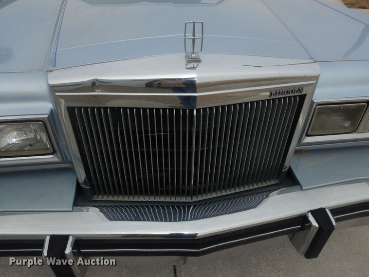 image for item DK7665 1983 Lincoln Town Car