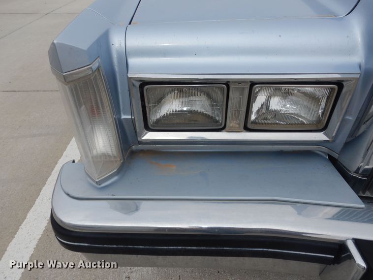 image for item DK7665 1983 Lincoln Town Car