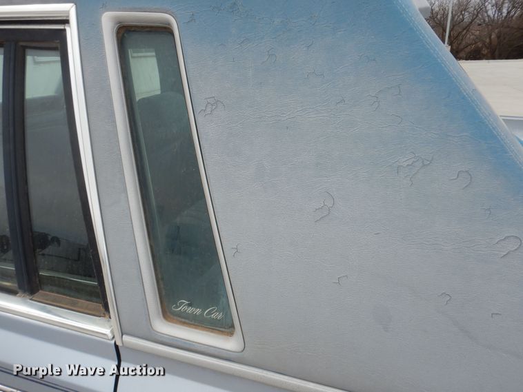 image for item DK7665 1983 Lincoln Town Car