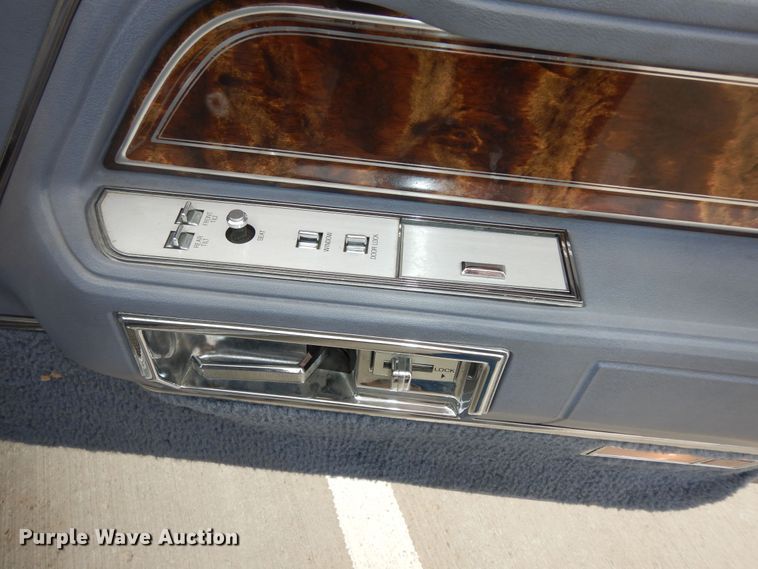 image for item DK7665 1983 Lincoln Town Car