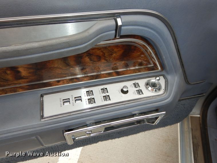 image for item DK7665 1983 Lincoln Town Car