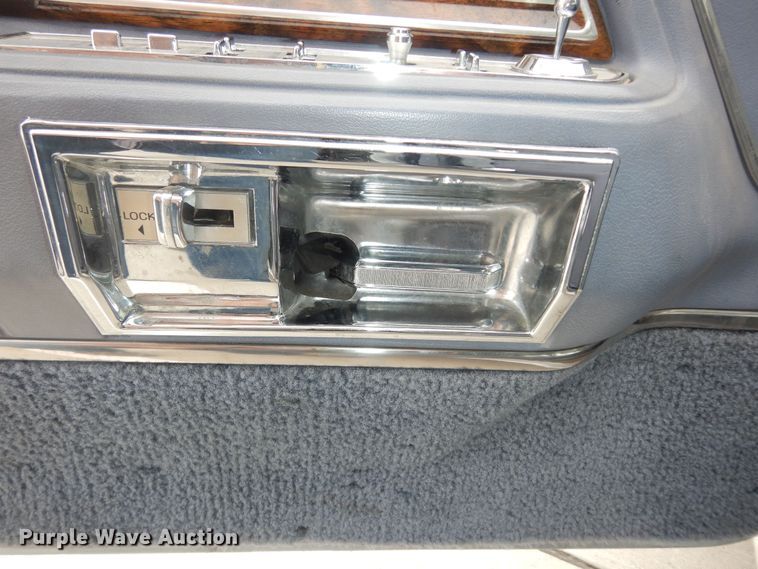 image for item DK7665 1983 Lincoln Town Car