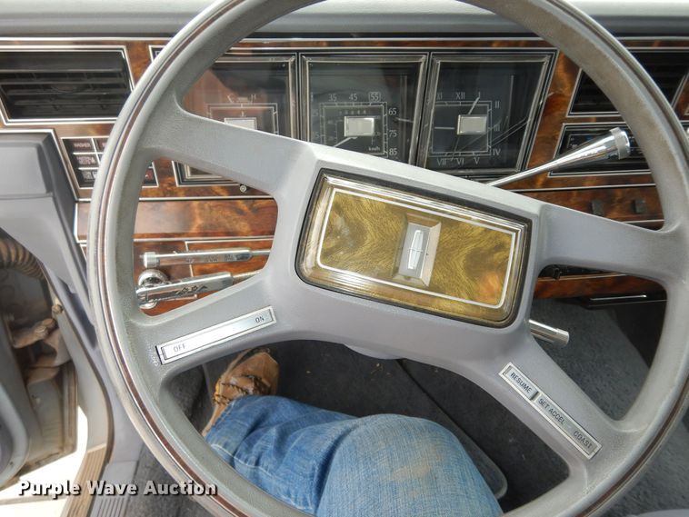 image for item DK7665 1983 Lincoln Town Car