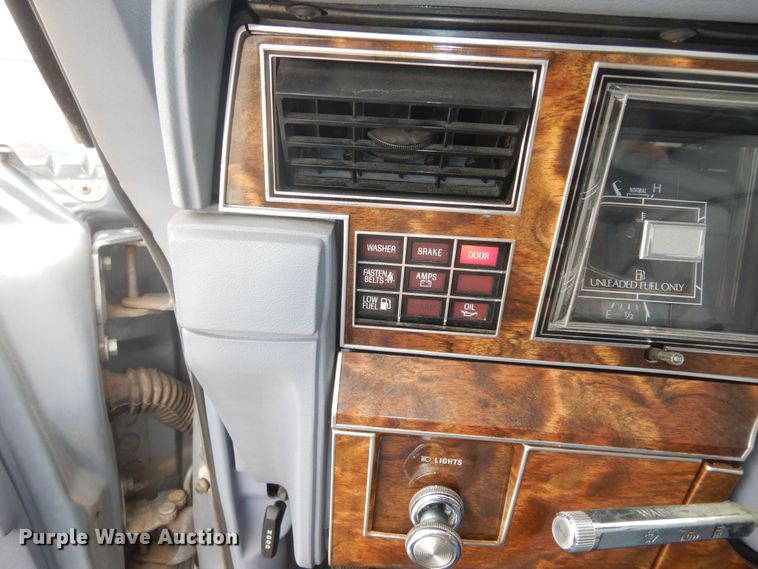 image for item DK7665 1983 Lincoln Town Car