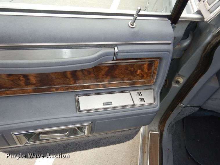 image for item DK7665 1983 Lincoln Town Car