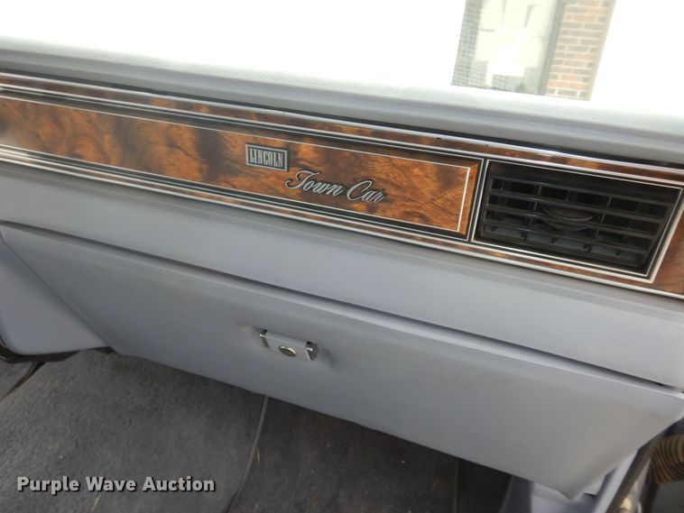 image for item DK7665 1983 Lincoln Town Car