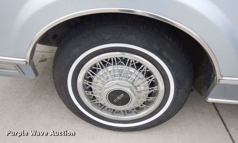 image for item DK7665 1983 Lincoln Town Car