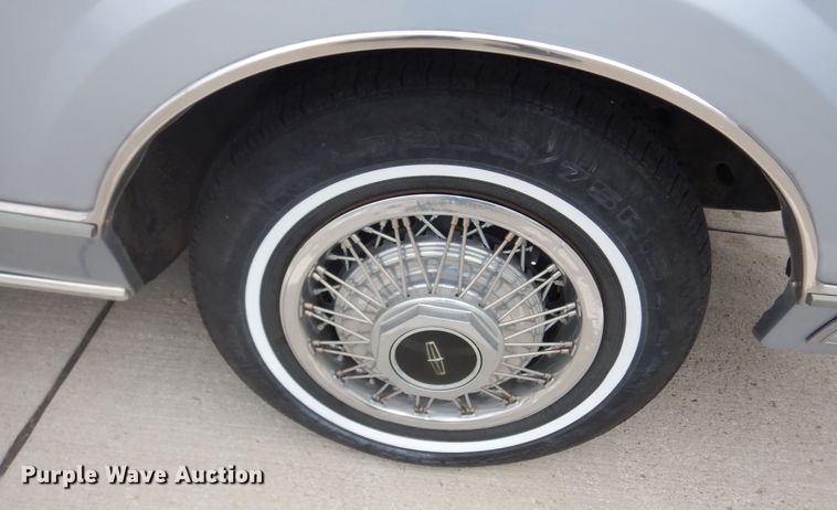 image for item DK7665 1983 Lincoln Town Car