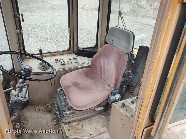 image for item DO3835 1987 John Deere 544E  wheel loader