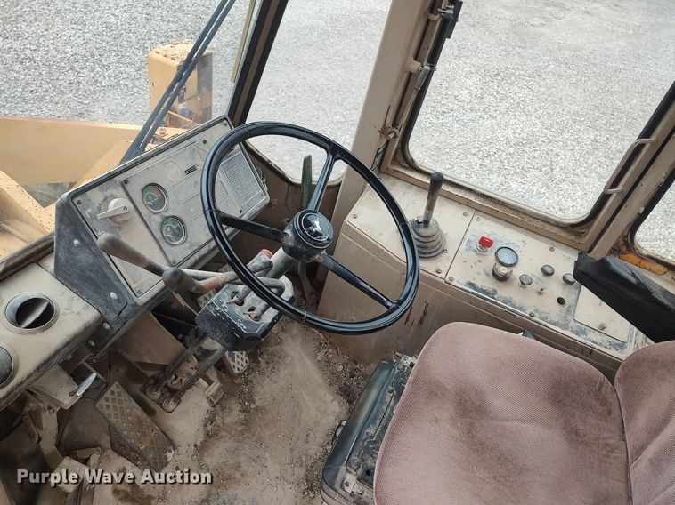 image for item DO3835 1987 John Deere 544E  wheel loader