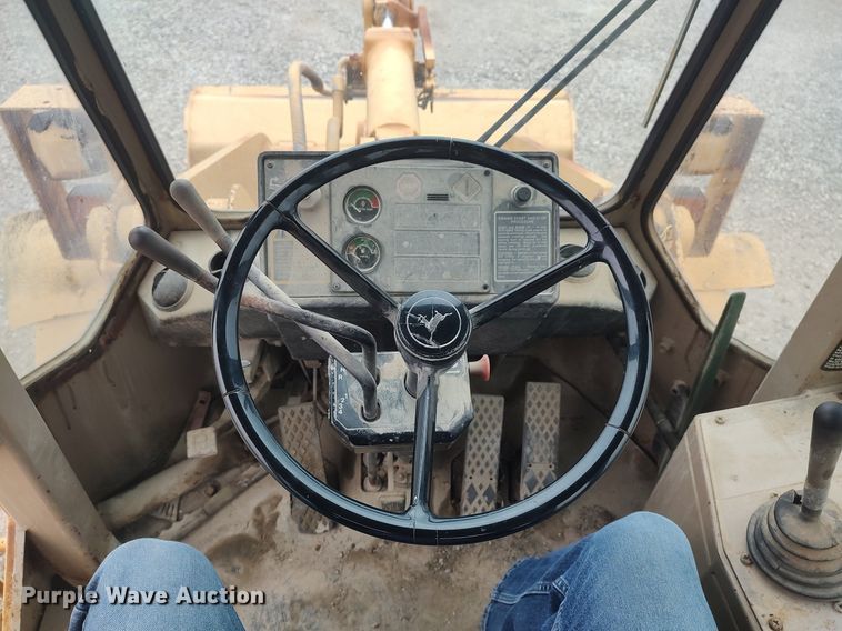 image for item DO3835 1987 John Deere 544E  wheel loader