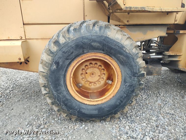 image for item DO3835 1987 John Deere 544E  wheel loader