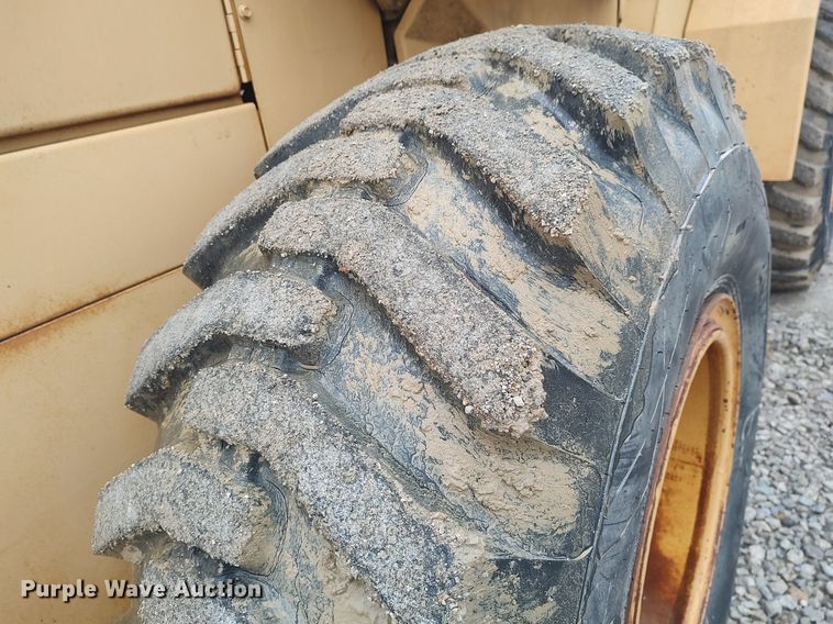 image for item DO3835 1987 John Deere 544E  wheel loader