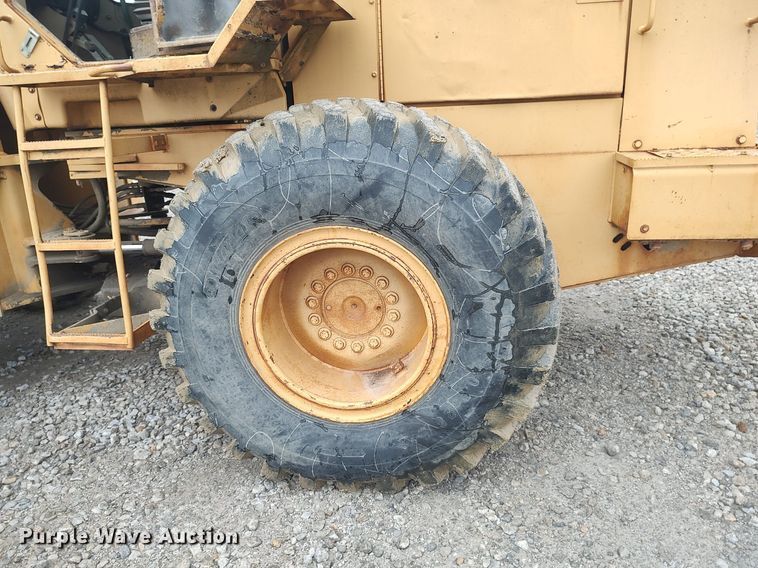 image for item DO3835 1987 John Deere 544E  wheel loader