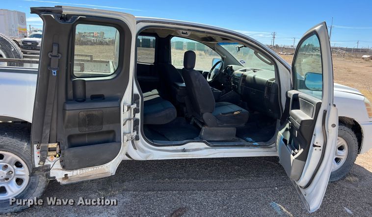 image for item DP0010 2004 Nissan Titan  King Cab pickup truck