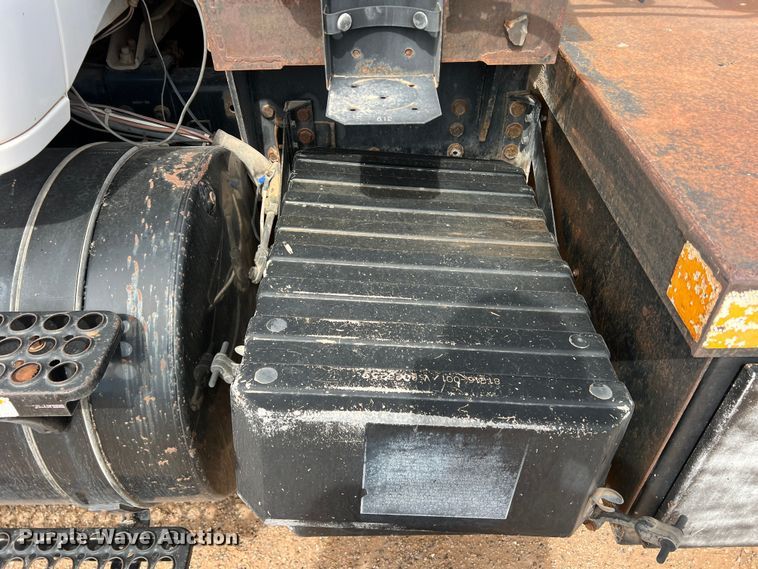 image for item DP0016 1993 White GMC  winch truck