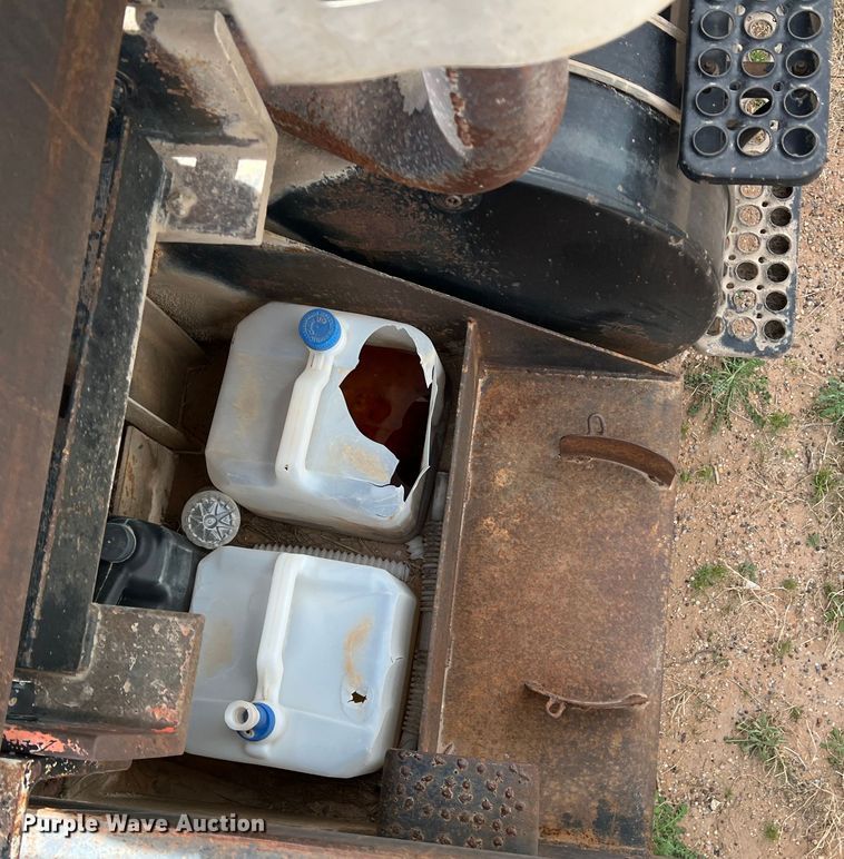 image for item DP0016 1993 White GMC  winch truck