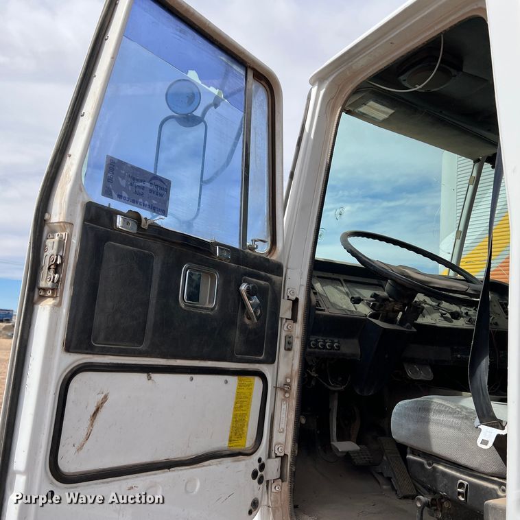 image for item DP0016 1993 White GMC  winch truck