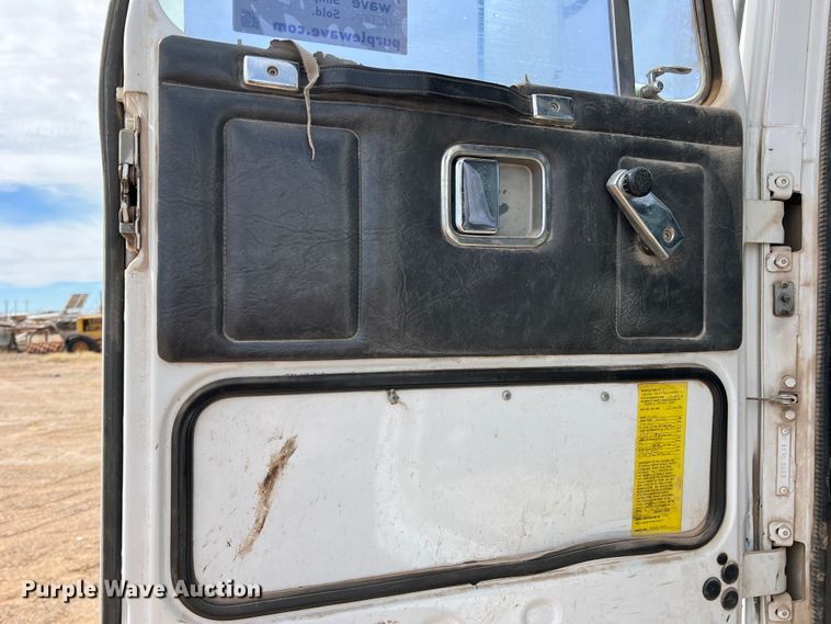 image for item DP0016 1993 White GMC  winch truck