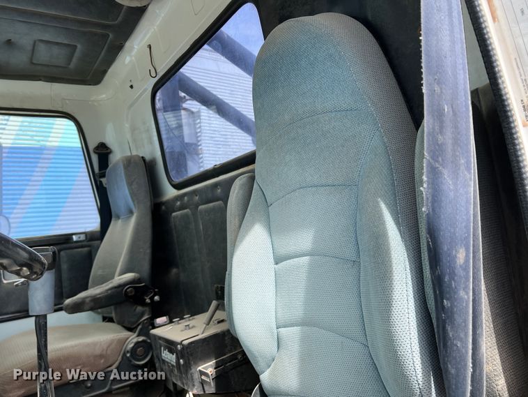 image for item DP0016 1993 White GMC  winch truck