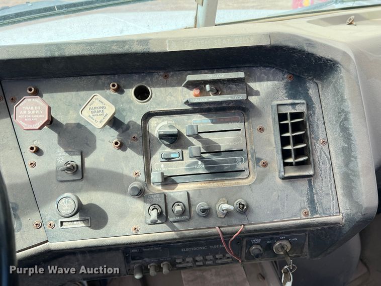 image for item DP0016 1993 White GMC  winch truck