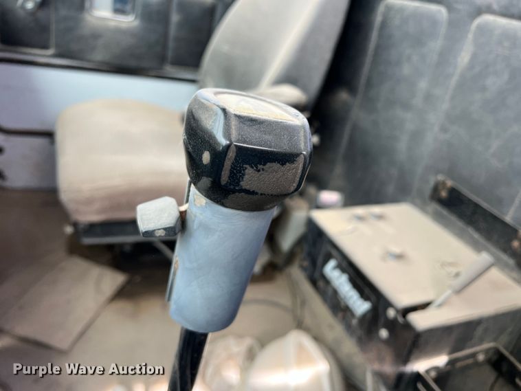 image for item DP0016 1993 White GMC  winch truck