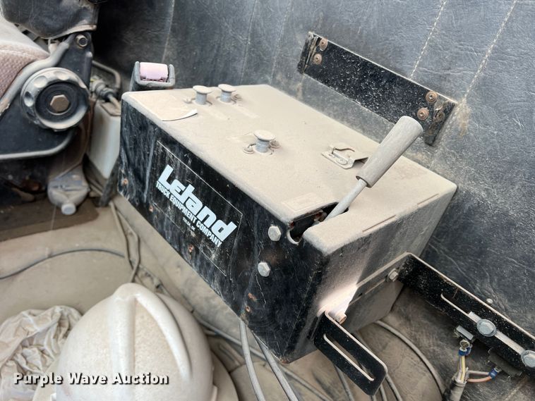 image for item DP0016 1993 White GMC  winch truck