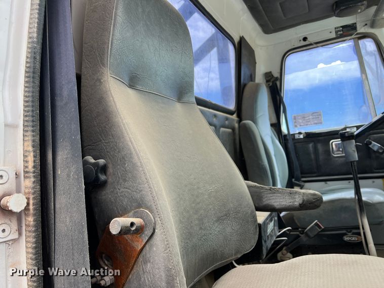 image for item DP0016 1993 White GMC  winch truck