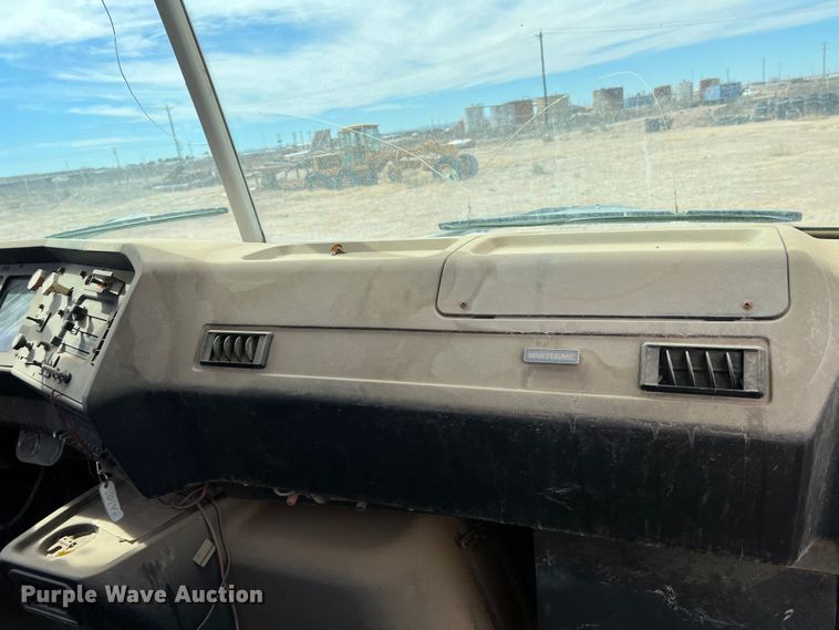 image for item DP0016 1993 White GMC  winch truck