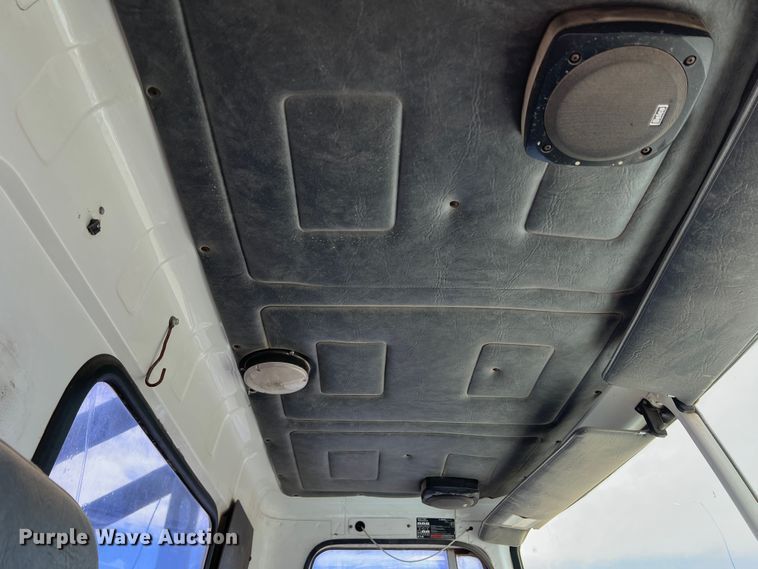 image for item DP0016 1993 White GMC  winch truck