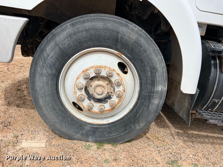 image for item DP0016 1993 White GMC  winch truck