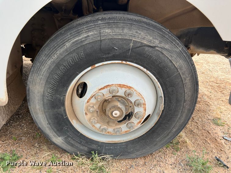 image for item DP0016 1993 White GMC  winch truck