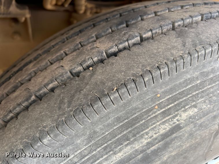 image for item DP0016 1993 White GMC  winch truck