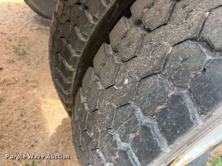 image for item DP0016 1993 White GMC  winch truck