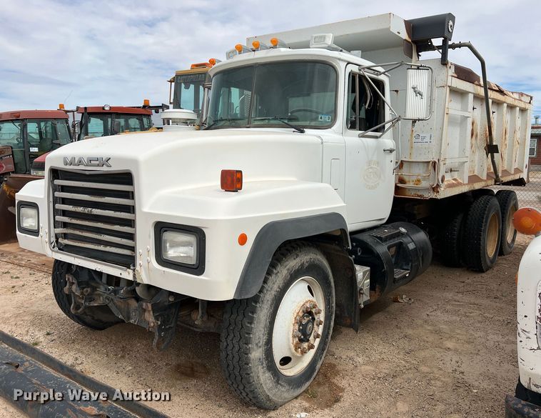 image for item DP0023 2001 Mack RD688S  dump truck