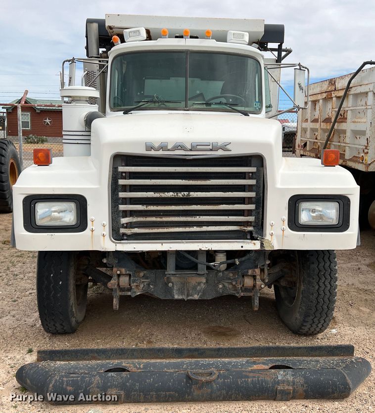 image for item DP0023 2001 Mack RD688S  dump truck